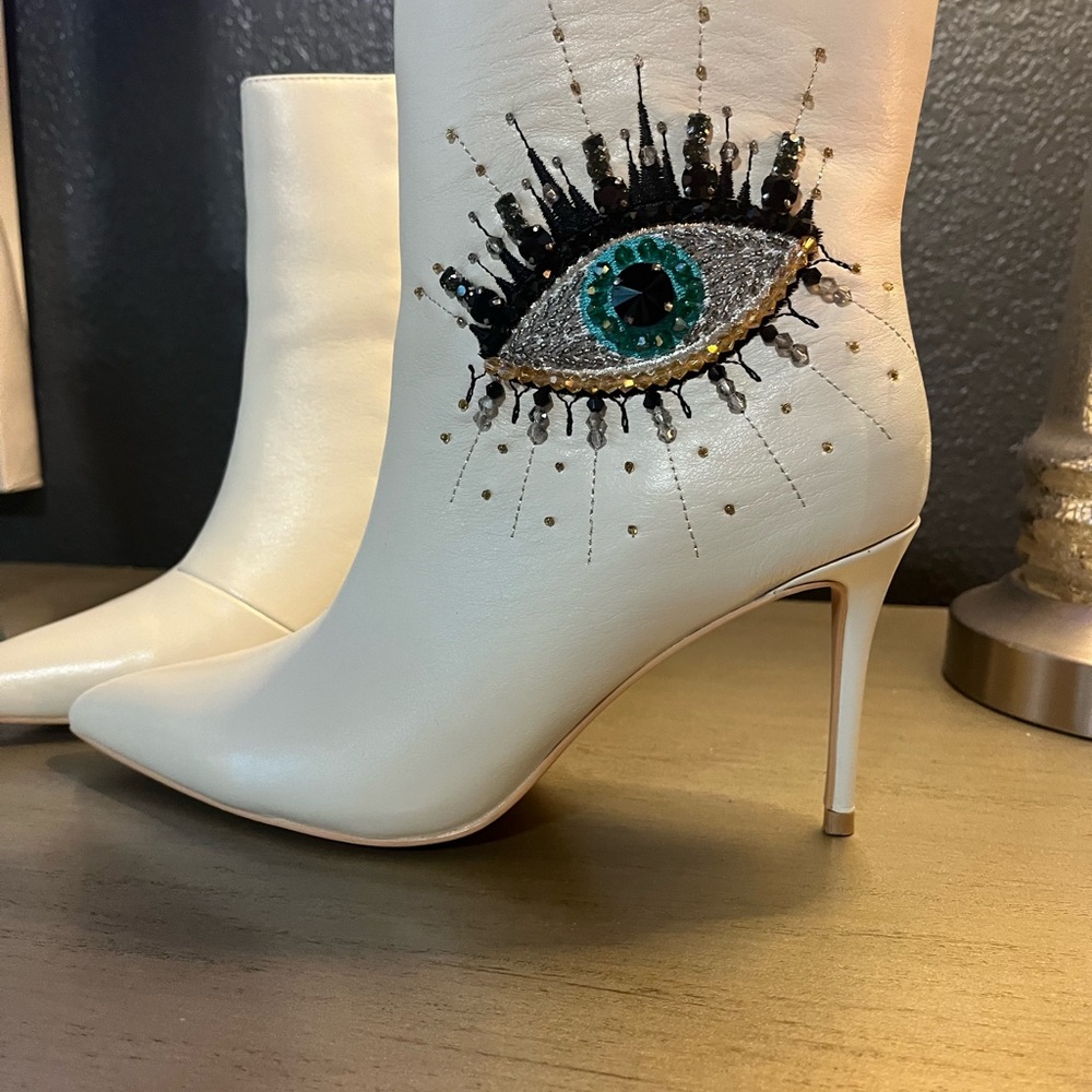 KURT GEIGER stunning boots. Soft leather and in new condition. Bling, Bling!!!! - Picture 3 of 13